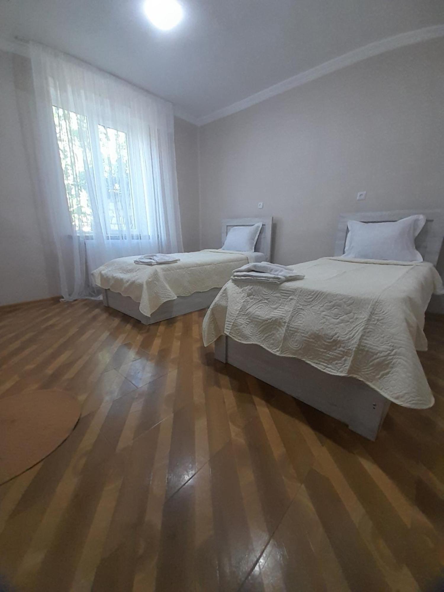 Hotel Lukarabati アハルツィヘ エクステリア 写真